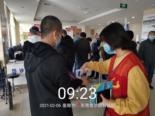 多彩寒假生活——我和女儿志愿服务—图书馆 李琴